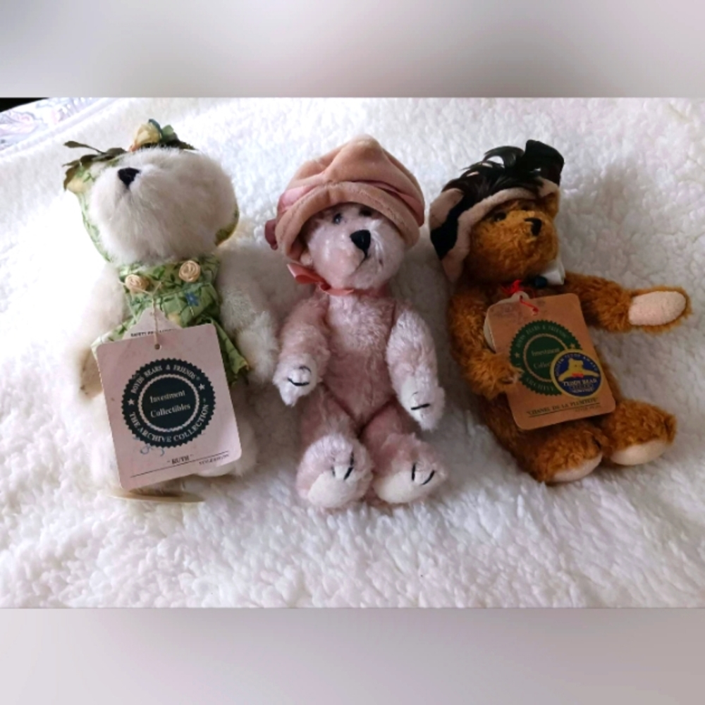 Bundle of 3 Boyds Bears collectibles